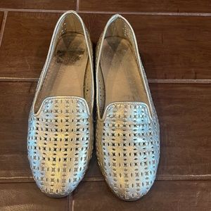 Aerosols  comfortable gold flats